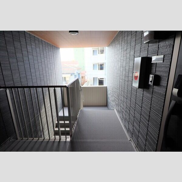 D Paina 溝口103号室 共用廊下・階段