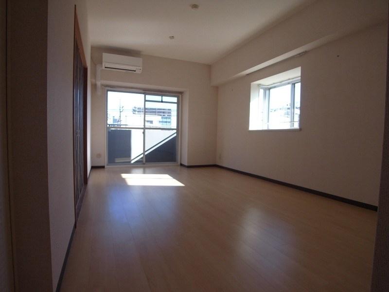 コーポレート相模原三丁目5階 リビング