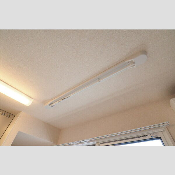 ロイヤルキング301号室 室内物干し