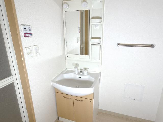 ロイヤルハイツ 洗髪洗面化粧台