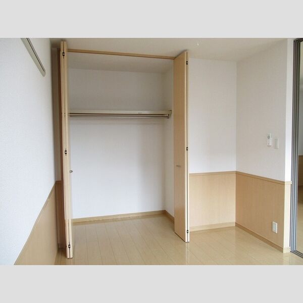 ウィステリア 洋室(物入)