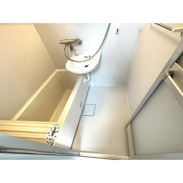 第二清水ハイツ202号室 嬉しいバストイレ別です