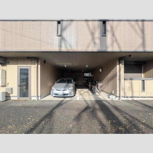 ファミール河内203号室 駐車場