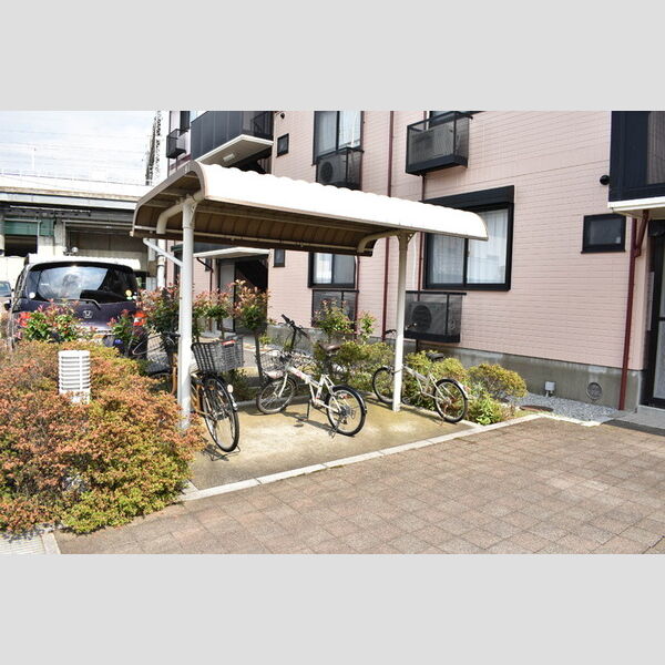 アンフェリュールHIDE 駐輪場