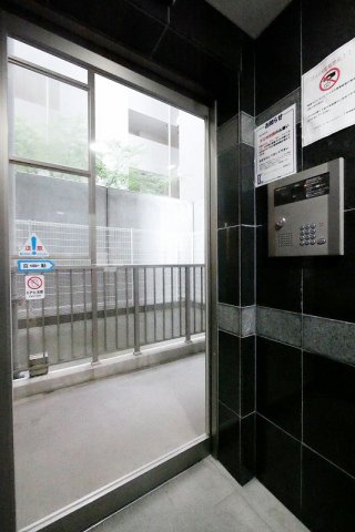 ＴＲＡＤＩＳ ＮＩＰＰＯＲＩ Ｅ 外観