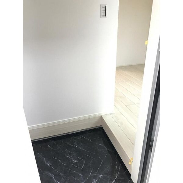 グリーム前原2002号室 玄関