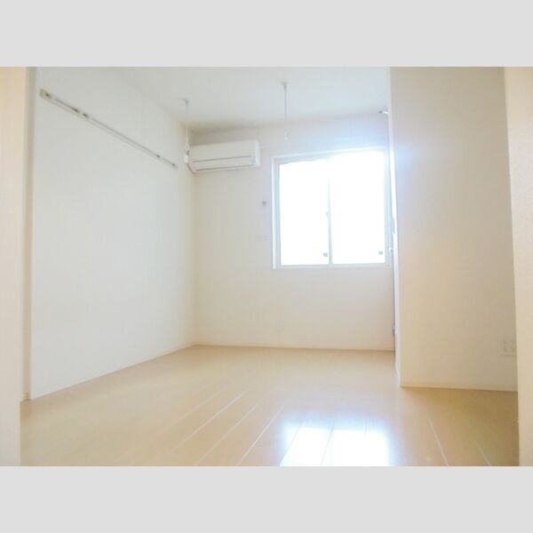 ラ ベレッツァ世田谷 103号室　洋室