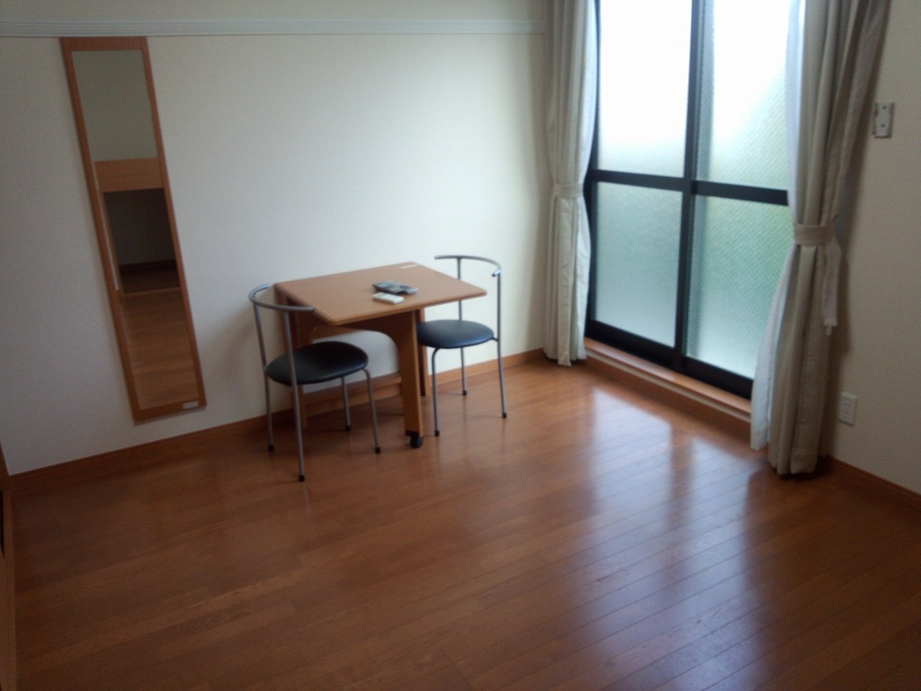 レオパレスラーナ リビング