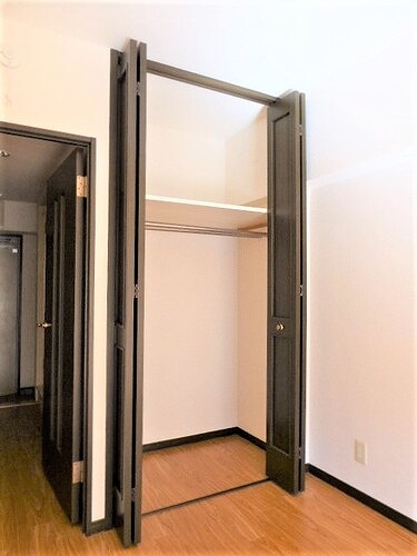 ライオンズプラザ大宮第２ クロゼット(洋室約9.8畳)　※前回募集時2020.11撮影