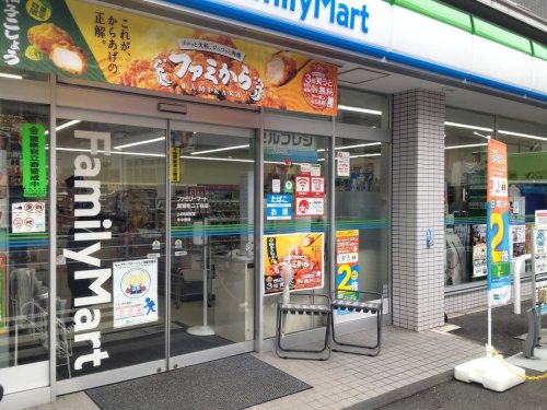 ステージグランデ日本橋 【コンビニエンスストア】ファミリーマート 堀留町二丁目店まで105ｍ