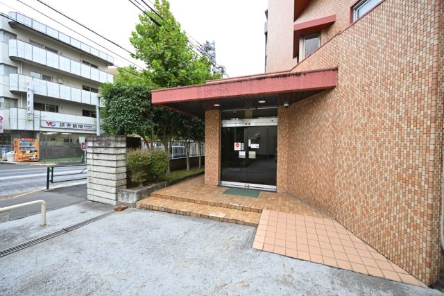 西落合ローヤルコーポ エントランス