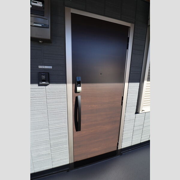 セレスティア白鳥203号室 玄関