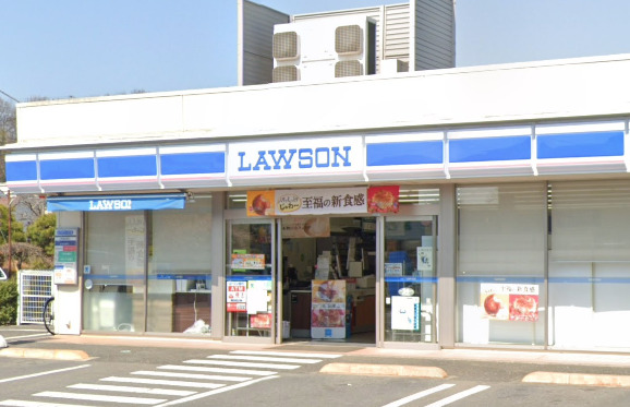 ヒルズ武蔵村山 【コンビニエンスストア】ローソン 武蔵村山中央三丁目店まで494ｍ