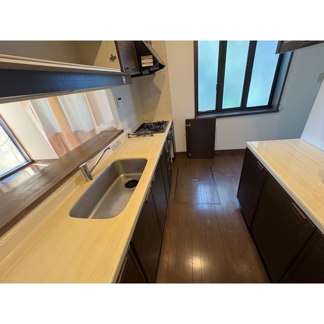 石神井町5丁目戸建 対面式カウンター付きシステムキッチン