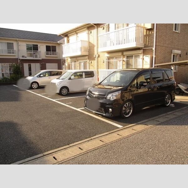 フィオーリ 駐車場