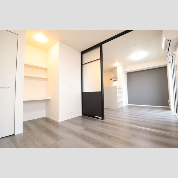 NKガーデン213号室 リビング別角度