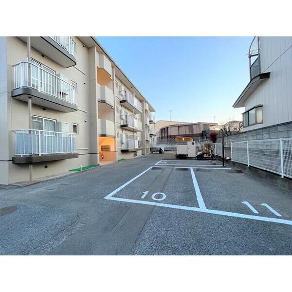 ローレルマンションMURATA201号室 駐車場