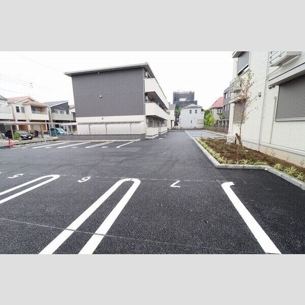 アベニュー　B 駐車場