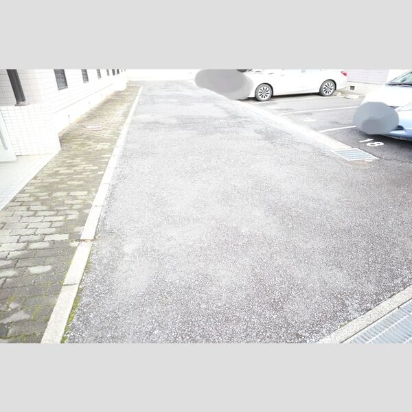 ヴァンベール東川口　Ⅰ/Ⅱ/ⅢⅡ101号室 駐車場