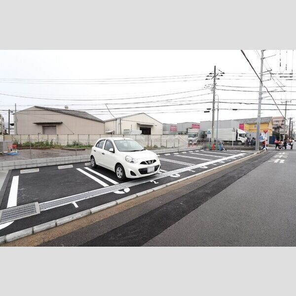 Lucky circle Hiyoshi (ラッキーサークルヒヨシ)303号室 駐車場