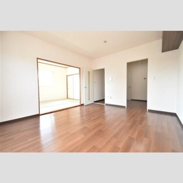 Bellevue参番館 リビングダイニング