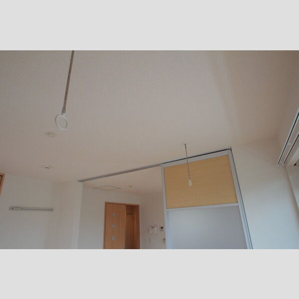 フィオーレ六月 室内物干しが付いています!