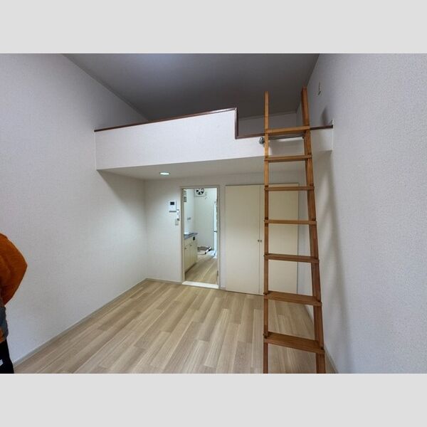 サンライズ西元町 洋室