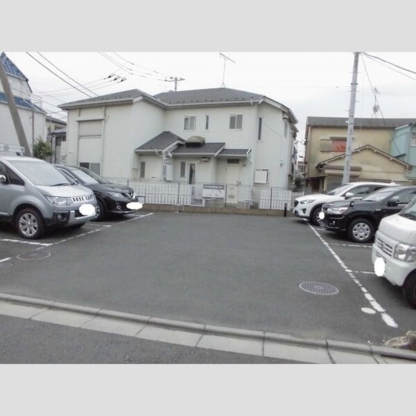 ローズコート宝町 駐車場