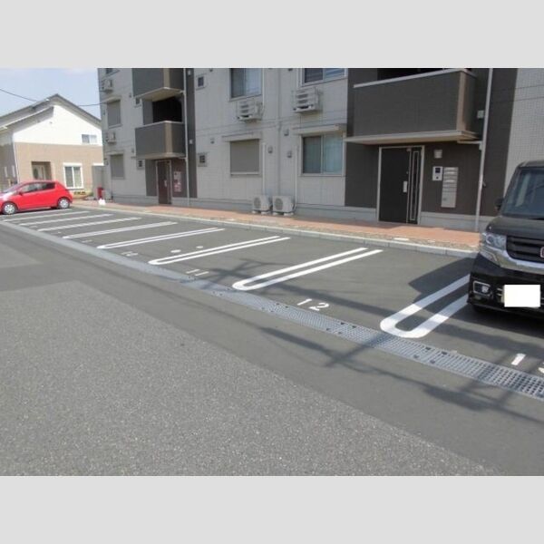 エル・ドラド 駐車場
