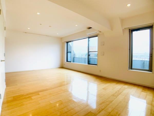 アパートメンツ東山 リビング