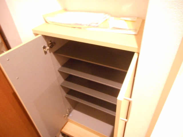 ラ・ヴィータ目黒 玄関　下段