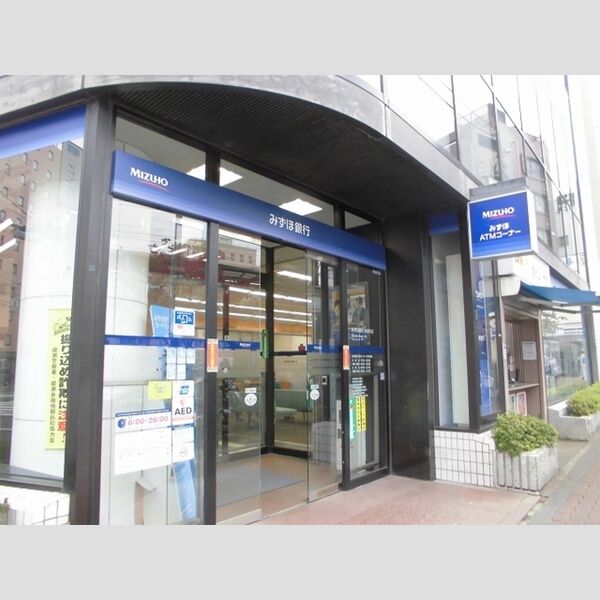 ルーエ21 みずほ銀行綾瀬支店まで124m