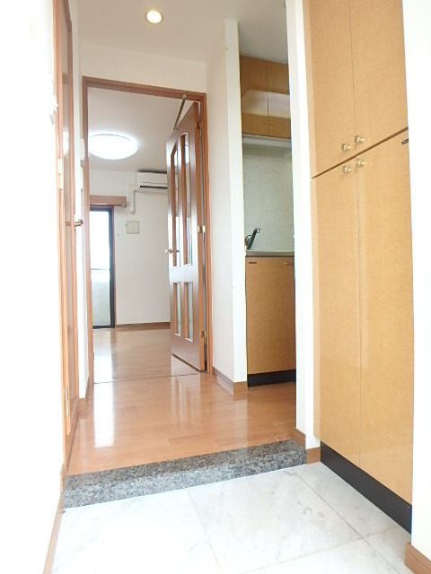 ガラ・シティ駒沢大学6階 廊下