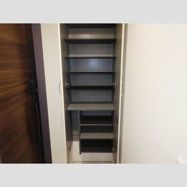 セレスティア興野303号室 シューズボックス