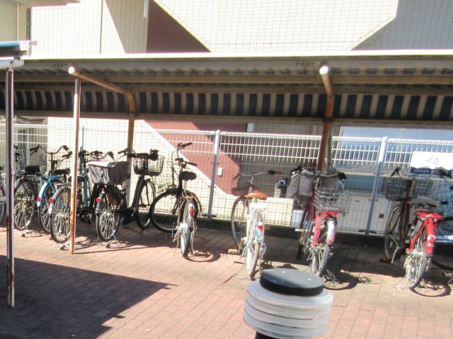 グランデール緑園0310号室 駐輪場　※実際の使用状況とは異なります(現況優先)
