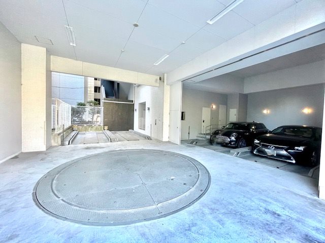 レジディア市ヶ谷2階 駐車場