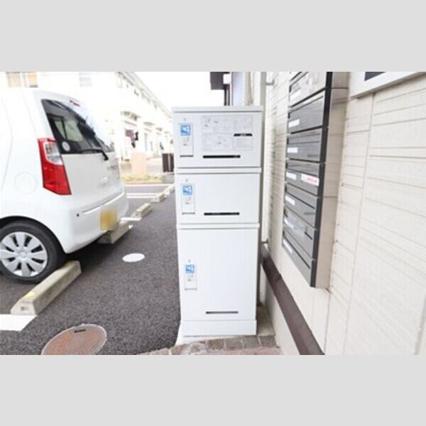 メゾン・ド・シャルマン 宅配ボックス