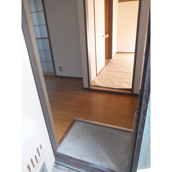 グランデュール紀代美0102号室 玄関