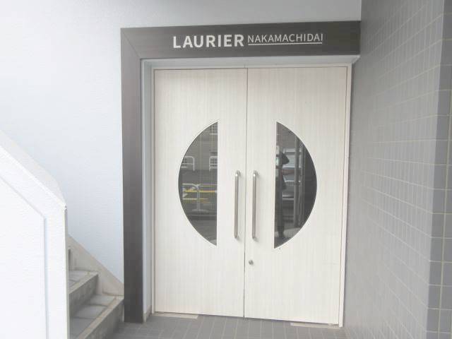 ローリエ仲町台5階 エントランス