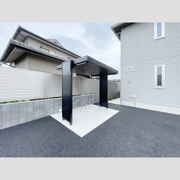 アルベラータ101号室 駐輪場