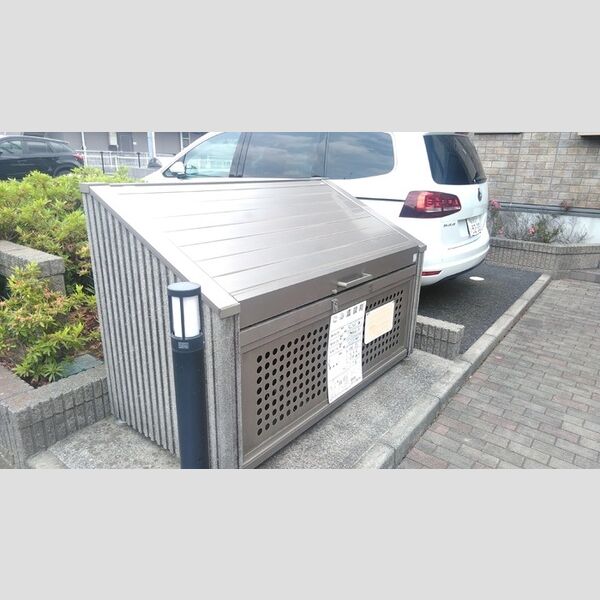 メゾンベール201号室 ゴミストッカー