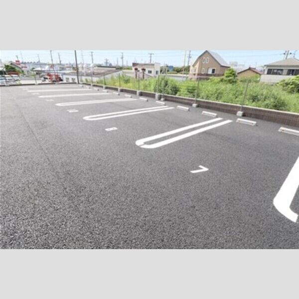 D-room畑沢B 駐車場