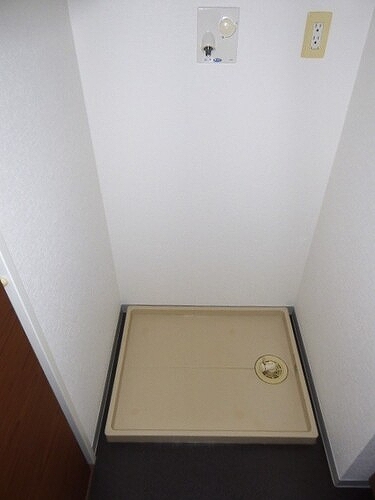 ライオンズ四谷タワーゲート4階 室内洗濯機置場　※2022年7月撮影