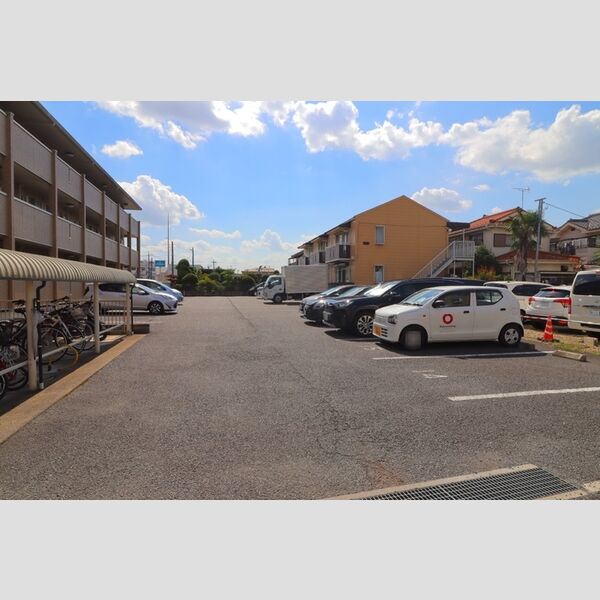 ラヴィーヌ 駐車場