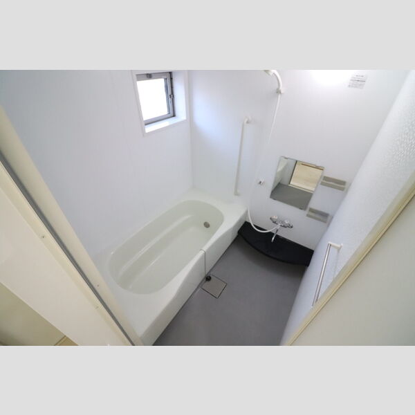 ティエルノ 窓付き浴室