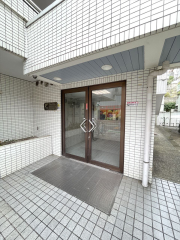 スカイコート横浜山手306号室 エントランス