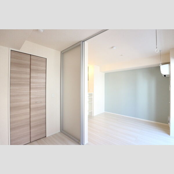 クレールモア105号室 洋室からリビング