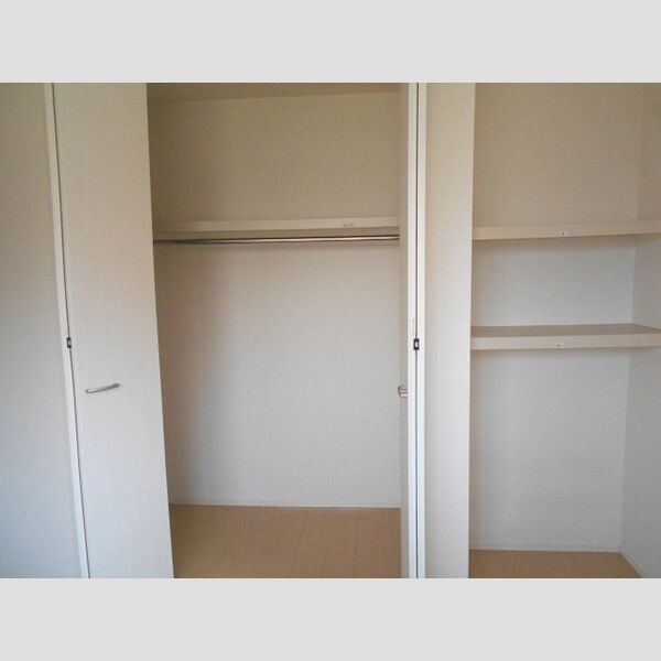 ラウレア203号室 洋室　物入