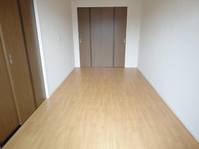 Ｒｏｍａｎｔｉｓ　Ｋａｗａｇｕｃｈｉ（ロマンティス　川口） 洋室６．７帖