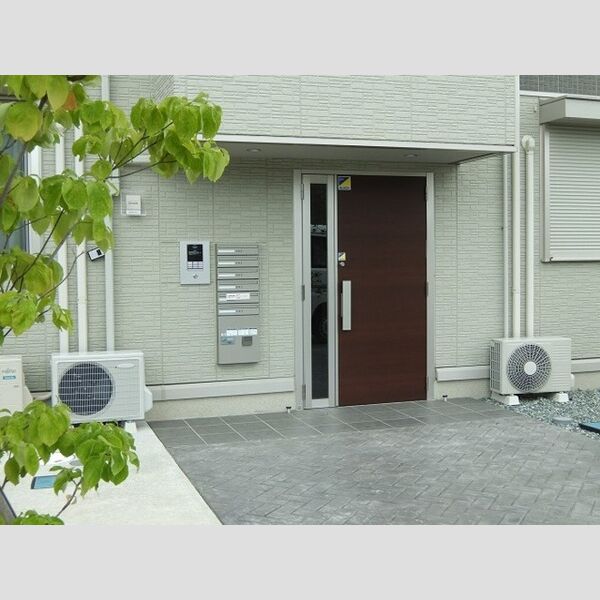 グランイーグルB101号室 エントランス